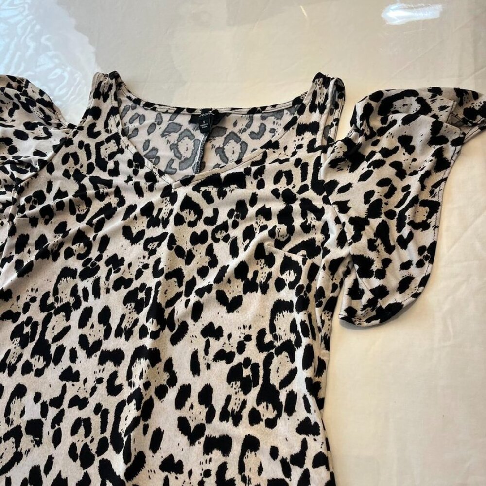 Msk Leopard Print Cold Shoulder Flutter Sleeve Dr… - image 6